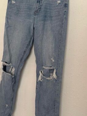 American Eagle Outfitters Light Wash Distressed Boyfriend Jeans